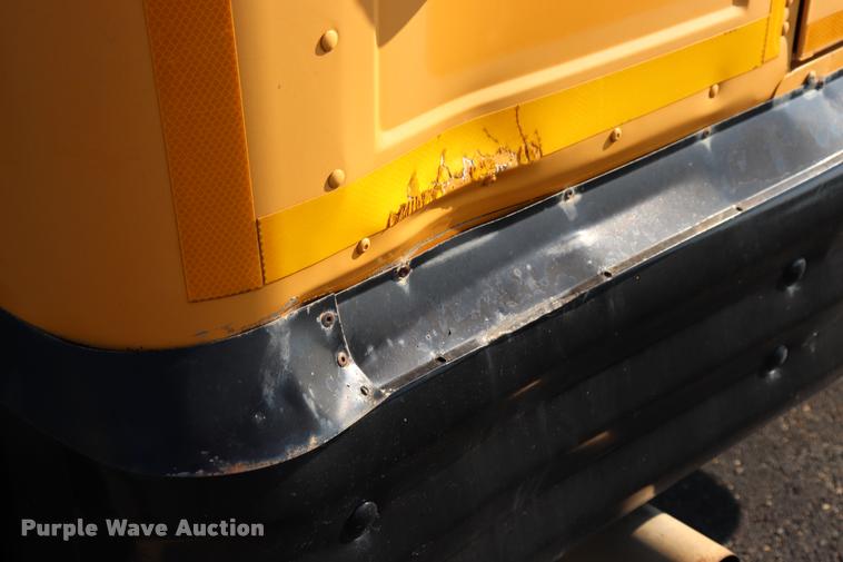 image for item DQ9367 2001 GMC B7 school bus