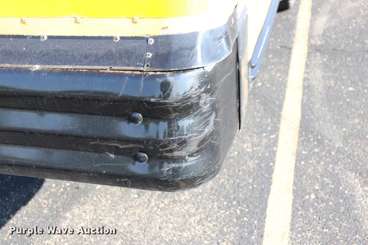 image for item DQ9367 2001 GMC B7 school bus