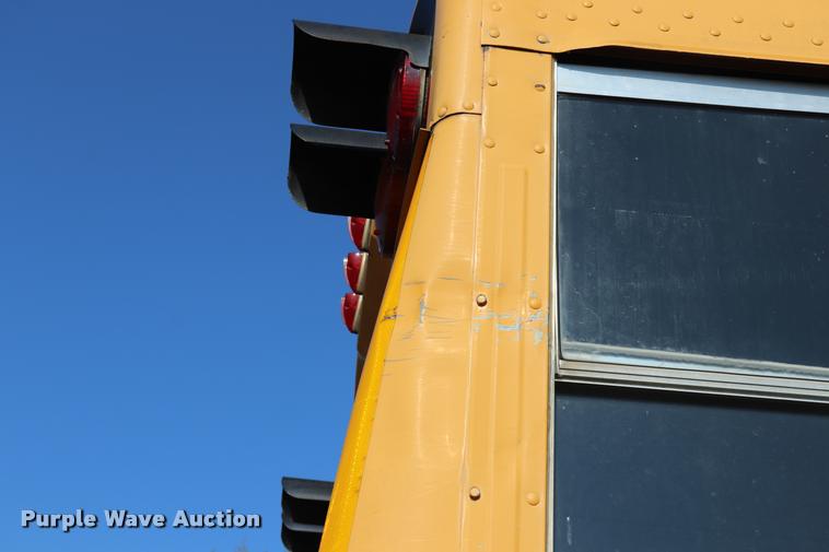 image for item DQ9367 2001 GMC B7 school bus