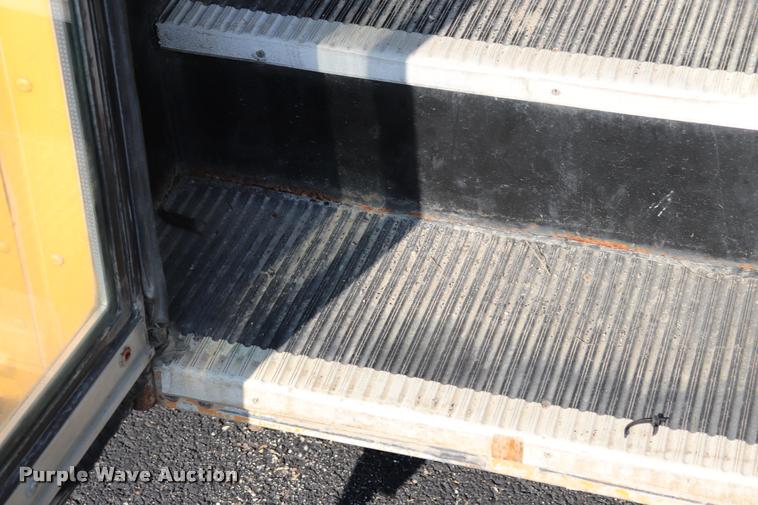 image for item DQ9367 2001 GMC B7 school bus