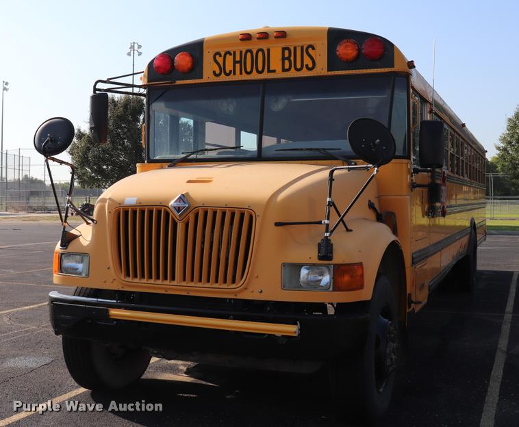 image for item DQ9368 2002 International school bus