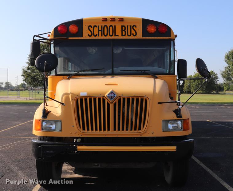 image for item DQ9368 2002 International school bus