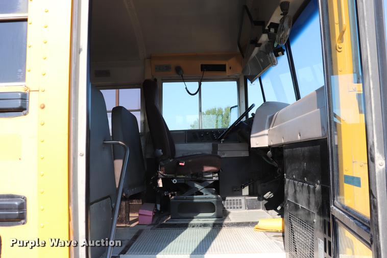 image for item DQ9368 2002 International school bus