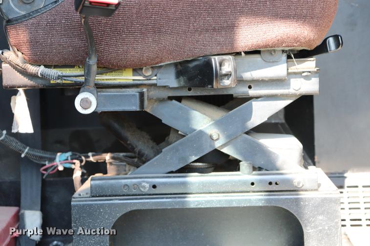 image for item DQ9368 2002 International school bus