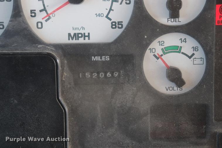 image for item DQ9368 2002 International school bus