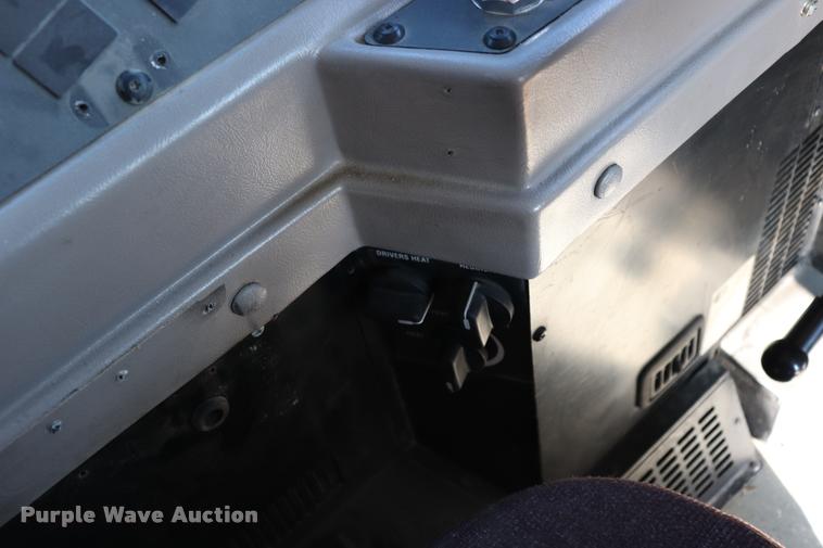 image for item DQ9368 2002 International school bus