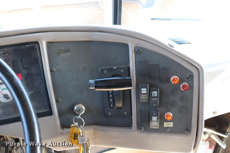 image for item DQ9368 2002 International school bus