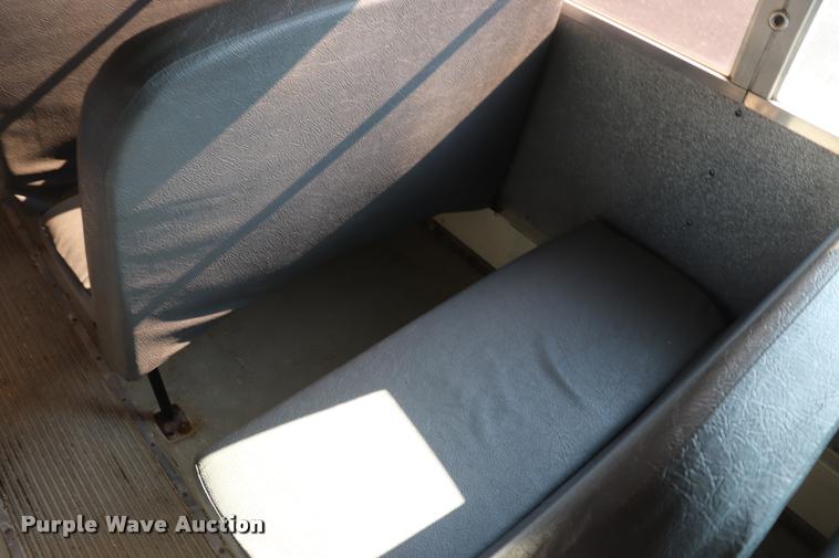 image for item DQ9368 2002 International school bus