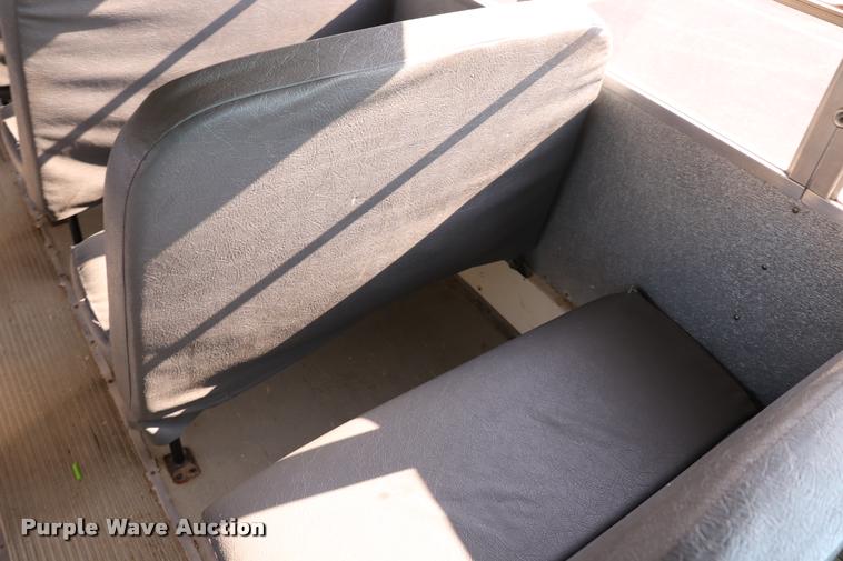 image for item DQ9368 2002 International school bus