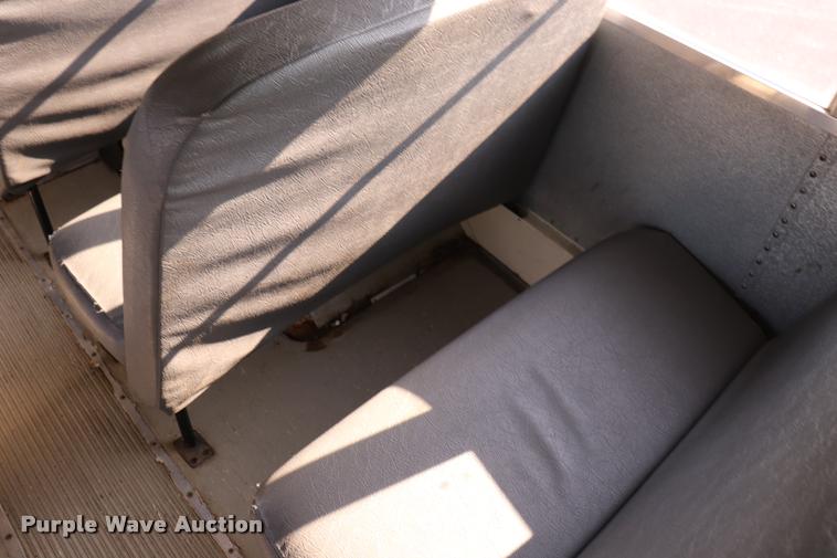 image for item DQ9368 2002 International school bus