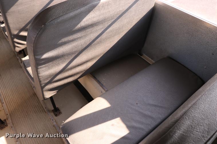 image for item DQ9368 2002 International school bus