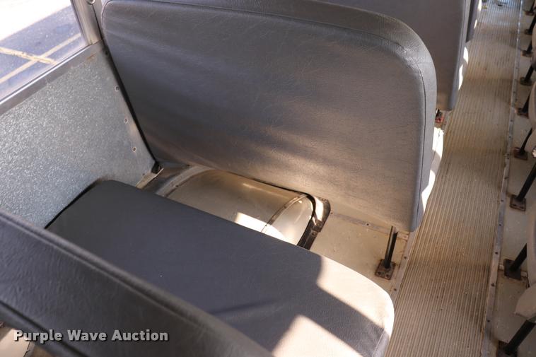 image for item DQ9368 2002 International school bus