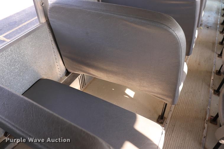 image for item DQ9368 2002 International school bus