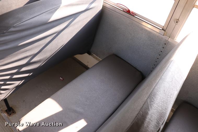 image for item DQ9368 2002 International school bus