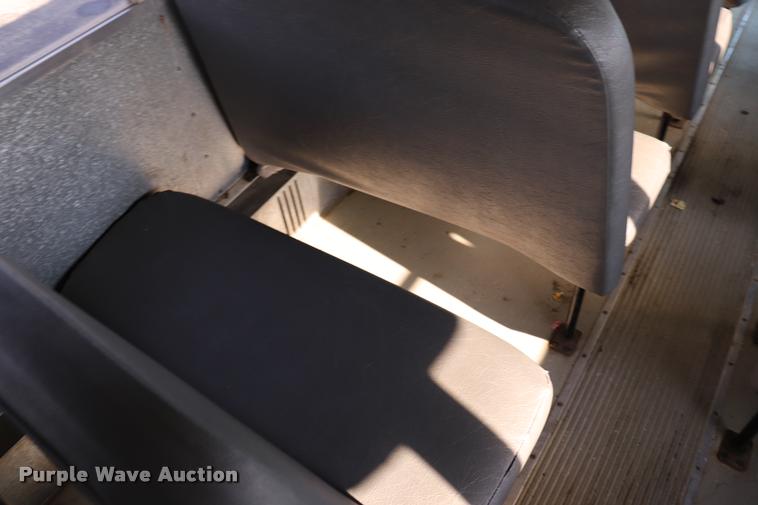 image for item DQ9368 2002 International school bus