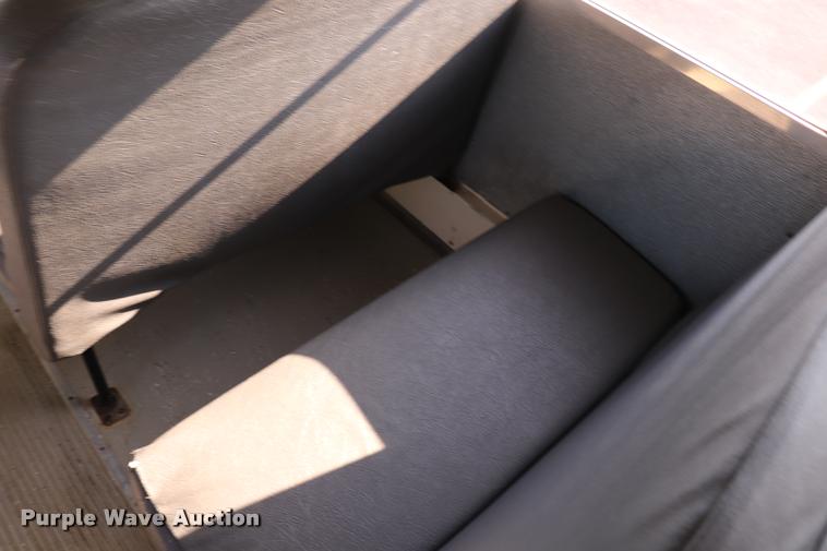 image for item DQ9368 2002 International school bus