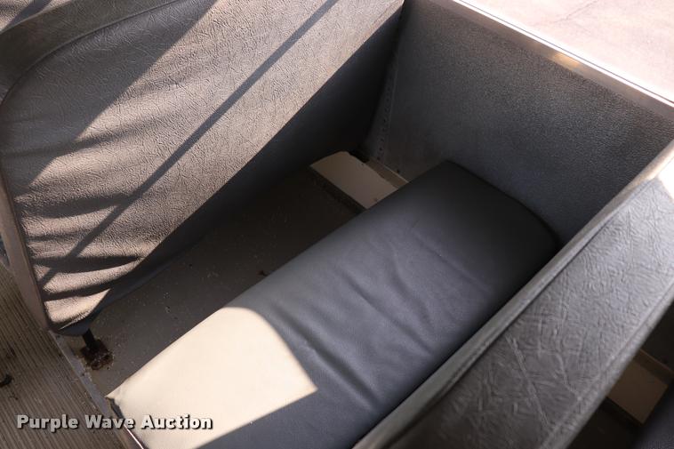 image for item DQ9368 2002 International school bus