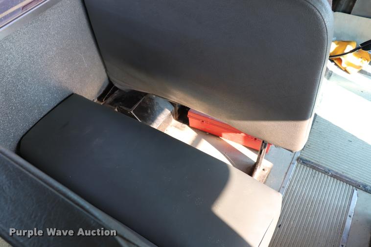 image for item DQ9368 2002 International school bus