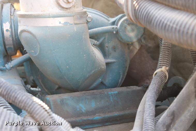 image for item DQ9368 2002 International school bus