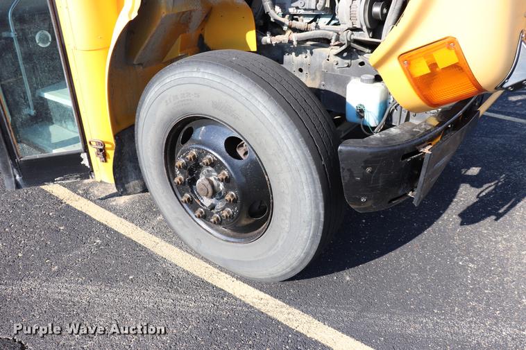 image for item DQ9368 2002 International school bus