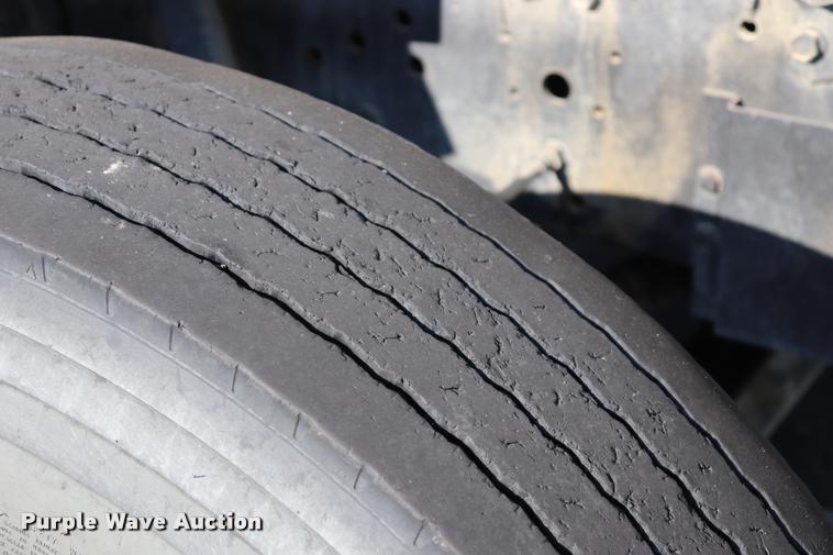 image for item DQ9368 2002 International school bus