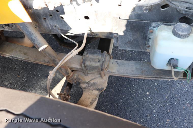 image for item DQ9368 2002 International school bus