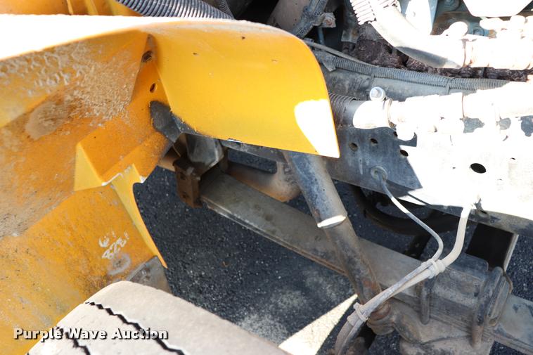 image for item DQ9368 2002 International school bus