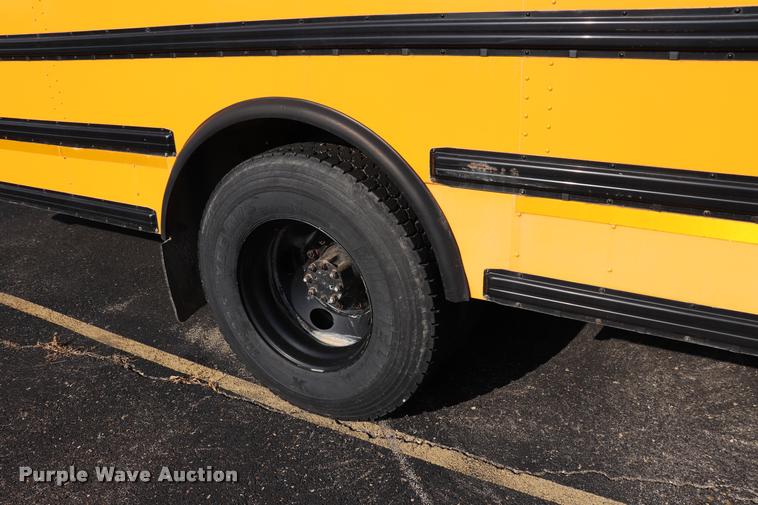 image for item DQ9368 2002 International school bus