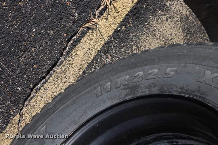 image for item DQ9368 2002 International school bus