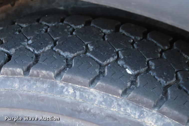 image for item DQ9368 2002 International school bus