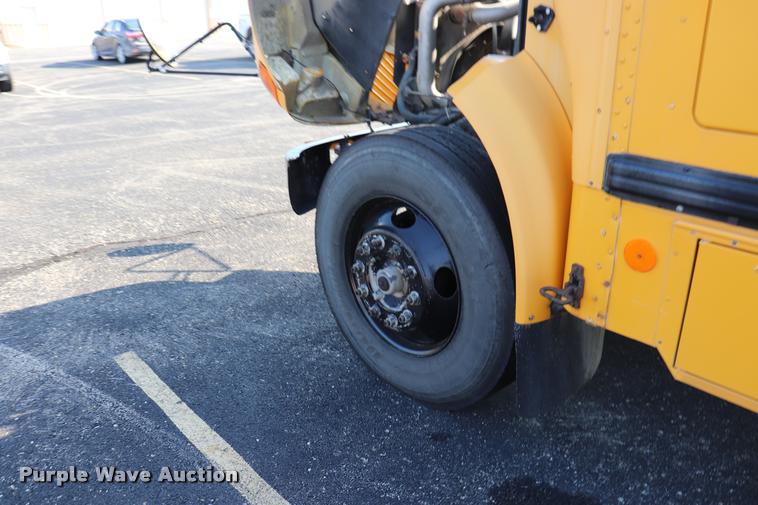 image for item DQ9368 2002 International school bus