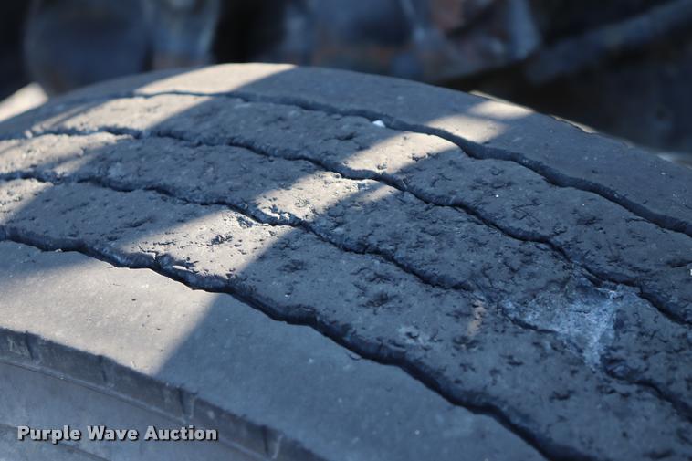 image for item DQ9368 2002 International school bus