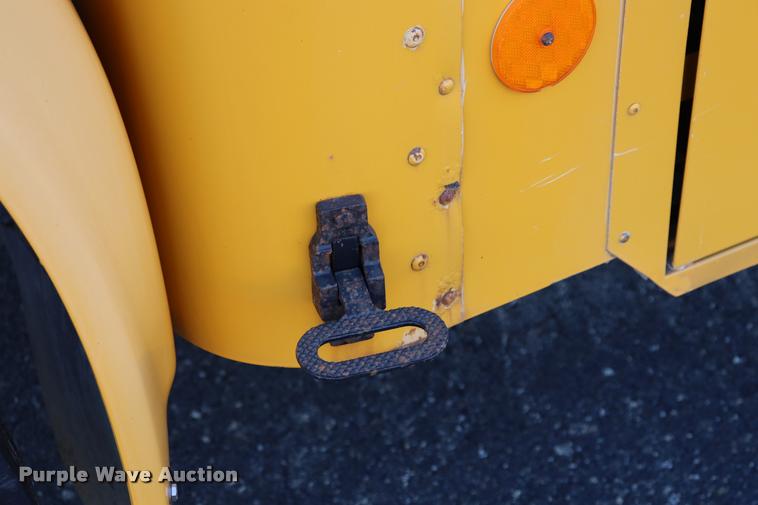 image for item DQ9368 2002 International school bus