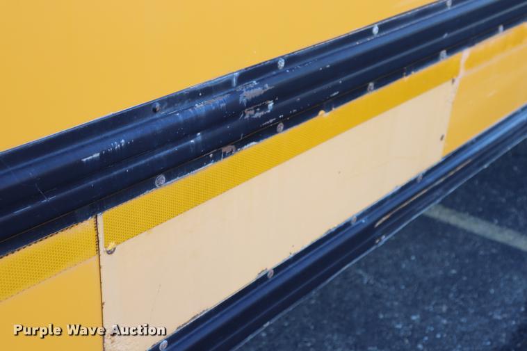 image for item DQ9368 2002 International school bus