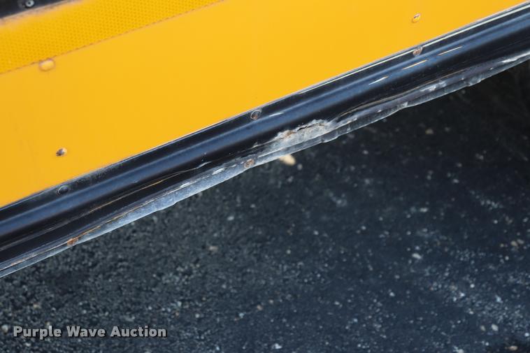 image for item DQ9368 2002 International school bus