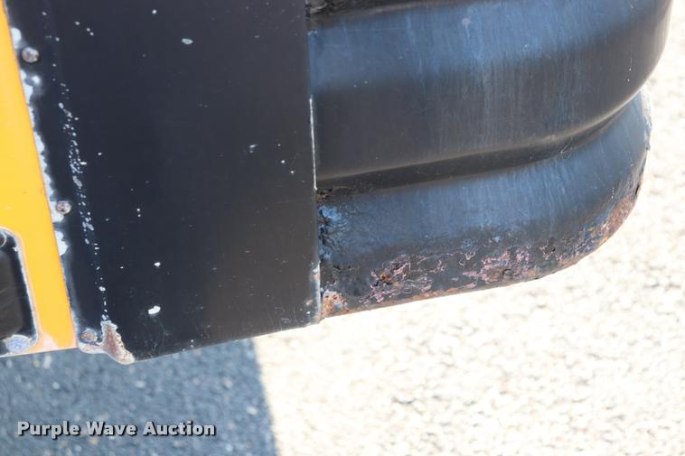 image for item DQ9368 2002 International school bus