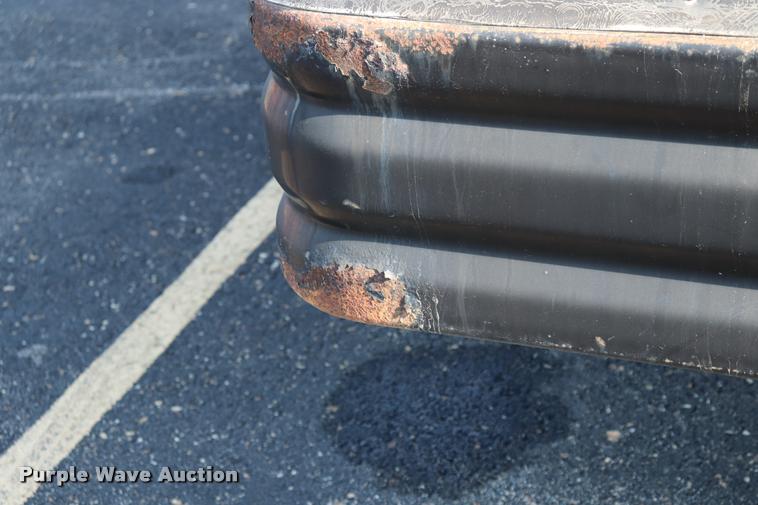 image for item DQ9368 2002 International school bus