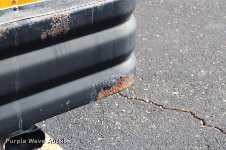 image for item DQ9368 2002 International school bus