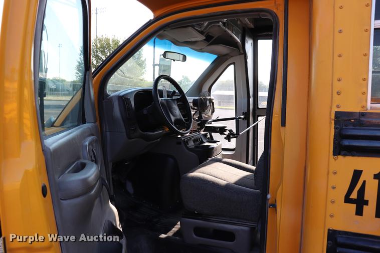 image for item DQ9369 2001 GMC Savana G3500 Cargo school bus