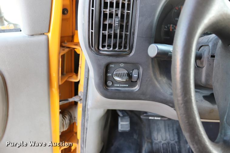 image for item DQ9369 2001 GMC Savana G3500 Cargo school bus