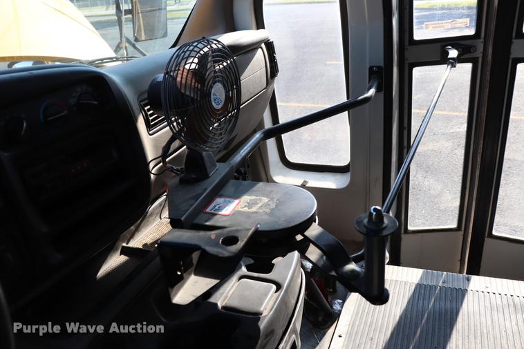 image for item DQ9369 2001 GMC Savana G3500 Cargo school bus