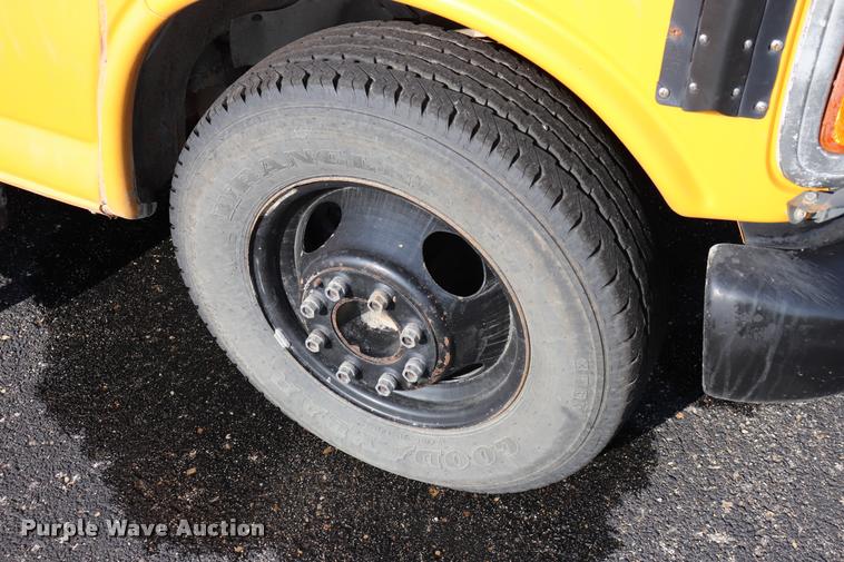 image for item DQ9369 2001 GMC Savana G3500 Cargo school bus