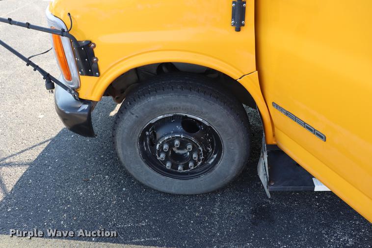 image for item DQ9369 2001 GMC Savana G3500 Cargo school bus