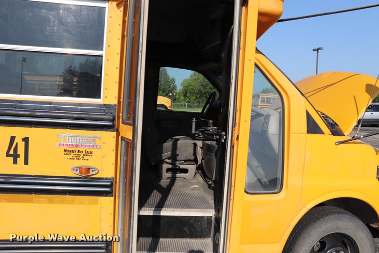 image for item DQ9369 2001 GMC Savana G3500 Cargo school bus