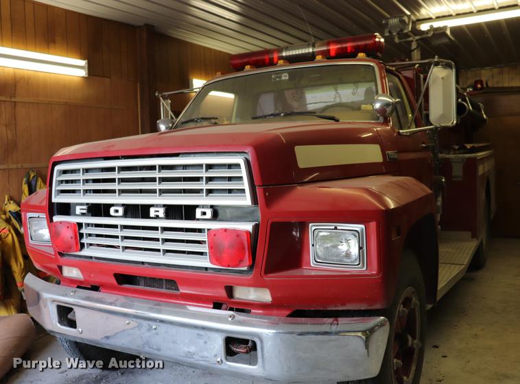 image for item DQ9372 1980 Ford F700 fire truck
