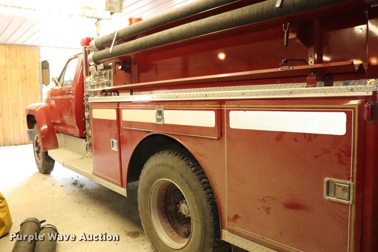 image for item DQ9372 1980 Ford F700 fire truck