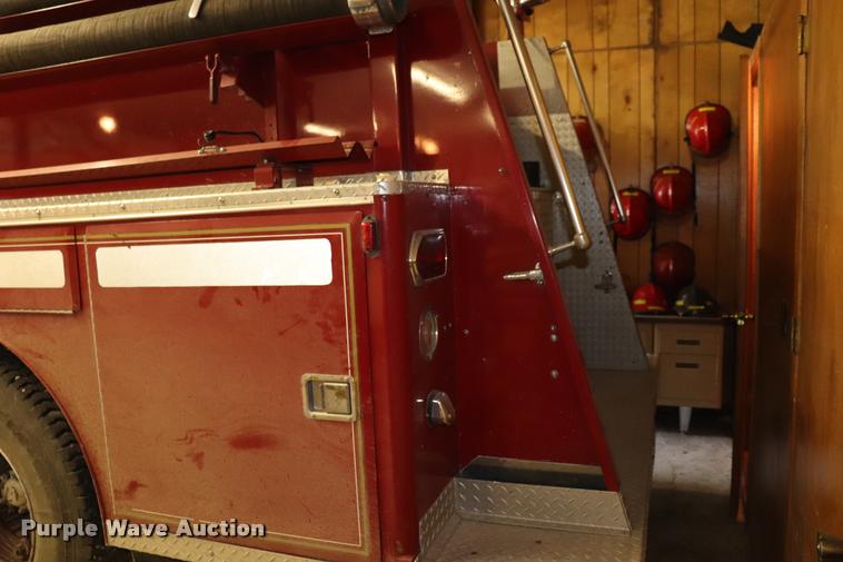 image for item DQ9372 1980 Ford F700 fire truck