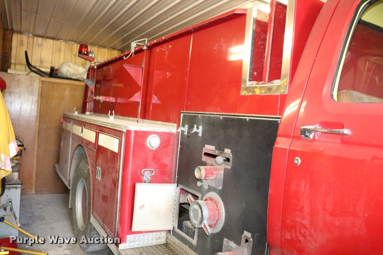 image for item DQ9372 1980 Ford F700 fire truck