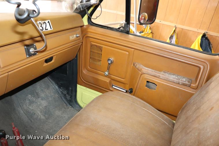 image for item DQ9372 1980 Ford F700 fire truck