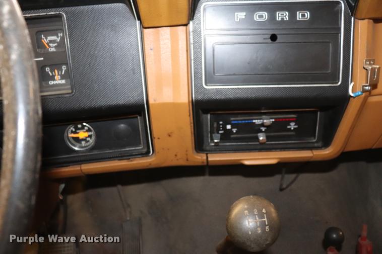 image for item DQ9372 1980 Ford F700 fire truck